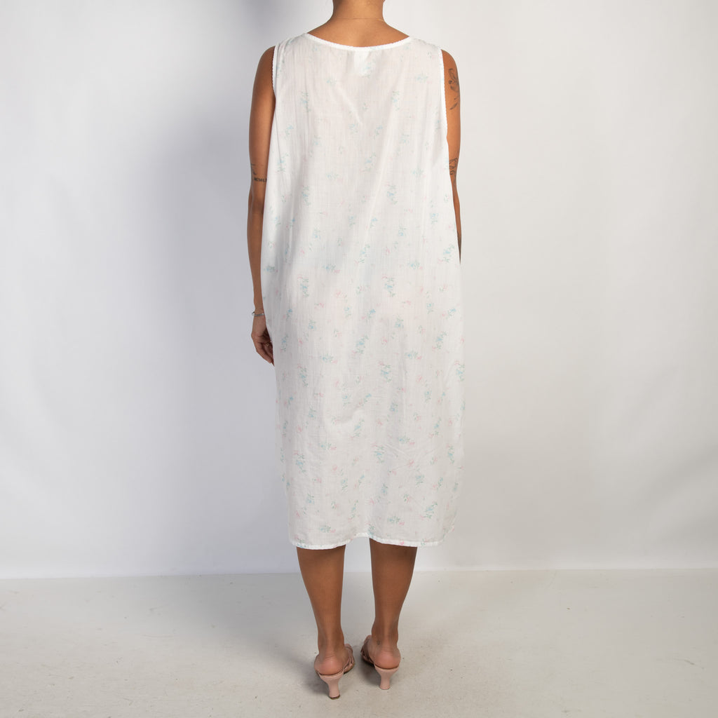WHITE FLORAL NIGHTGOWN