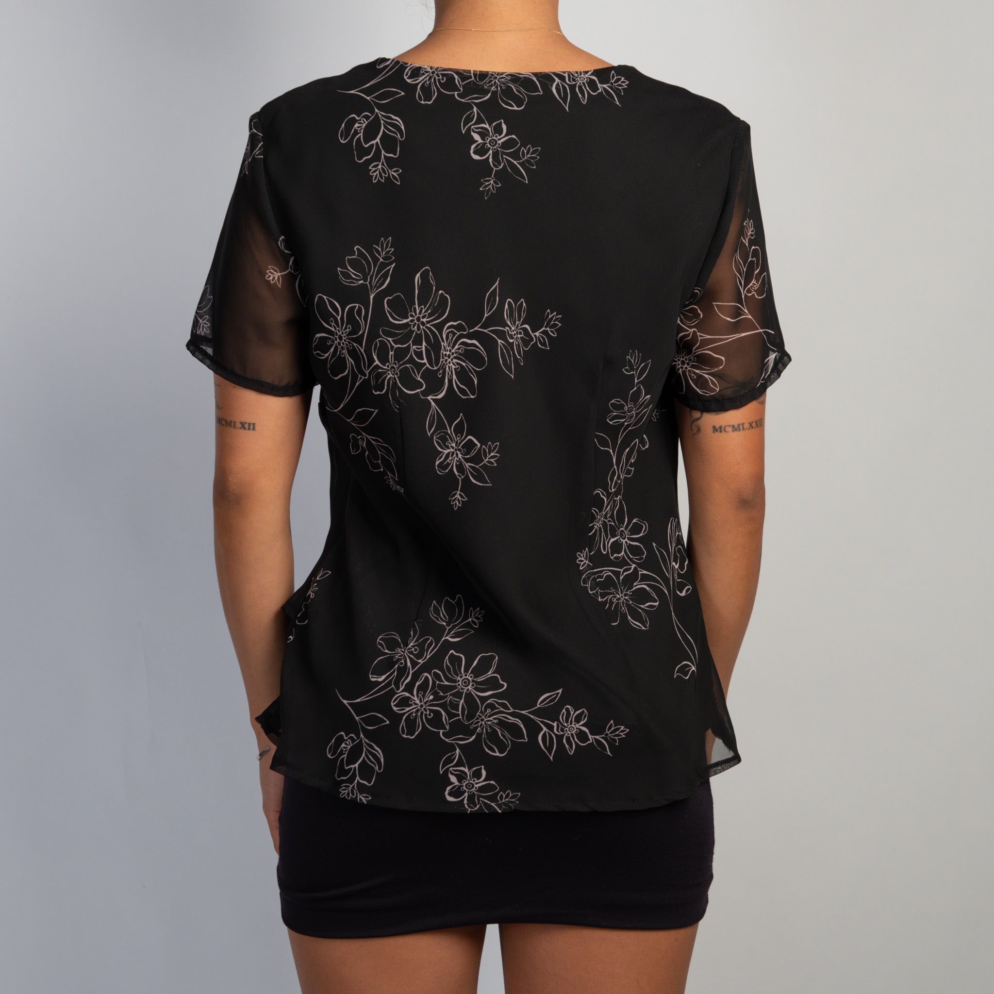 BLACK FLORAL TOP