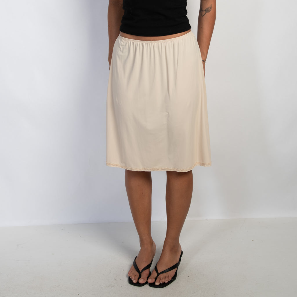 NUDE STRETCH SLIP SKIRT
