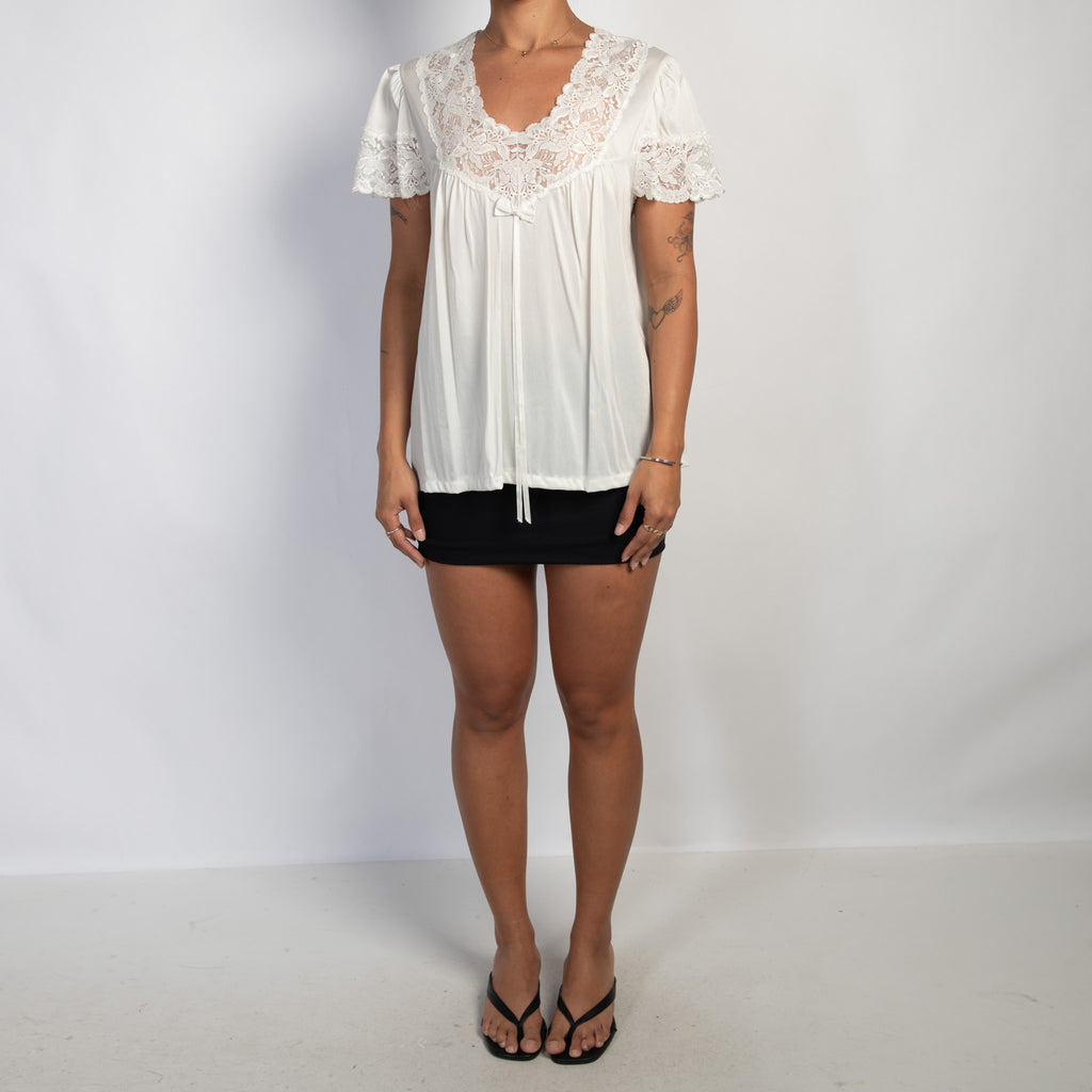 WHITE LACE TRIM TOP
