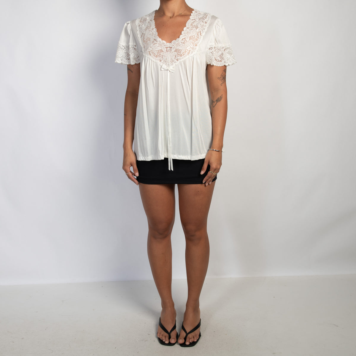 WHITE LACE TRIM TOP