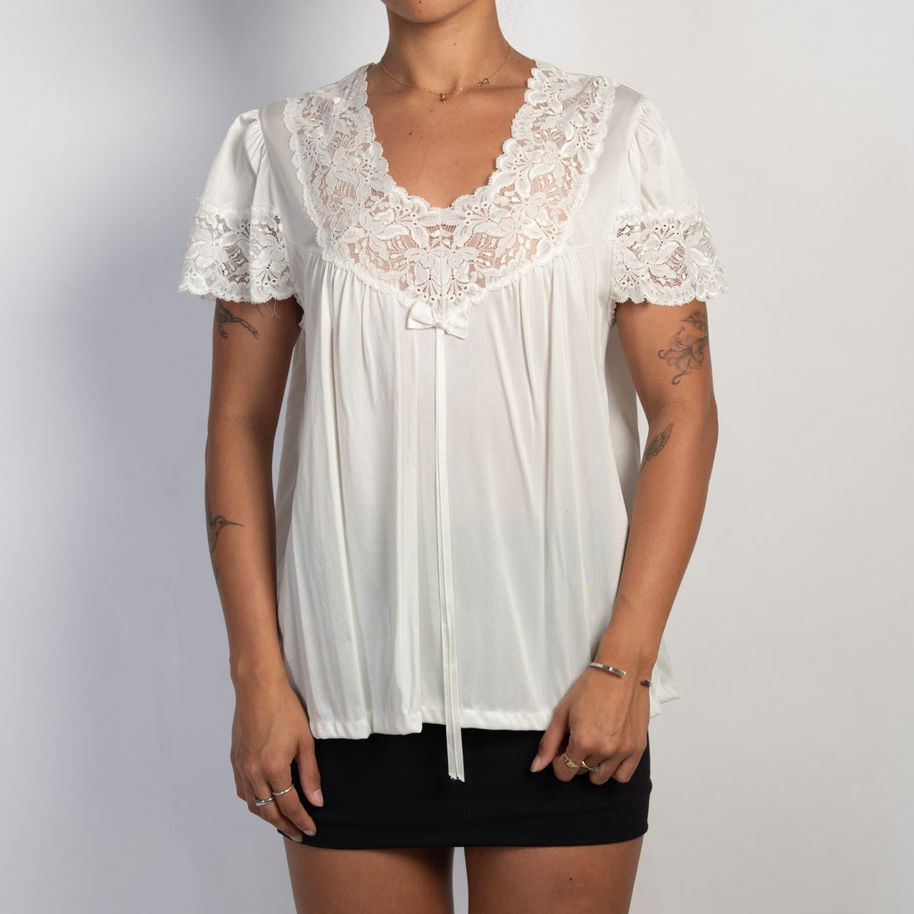 WHITE LACE TRIM TOP