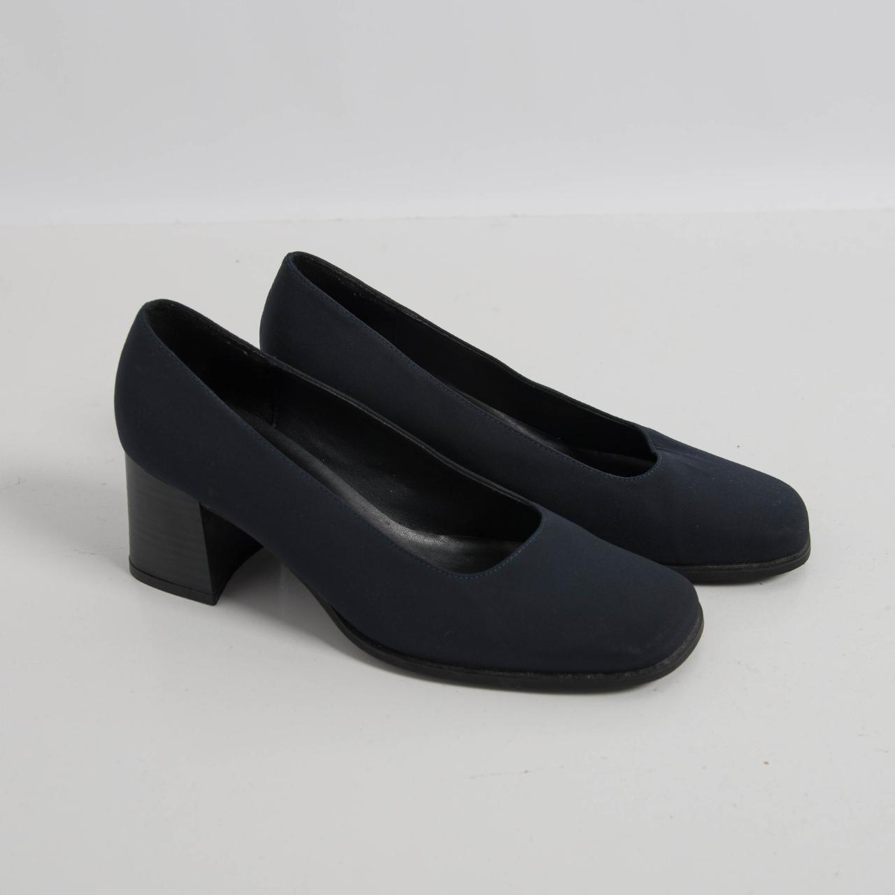 BLACK SQUARE TOE BLOCK HEELS