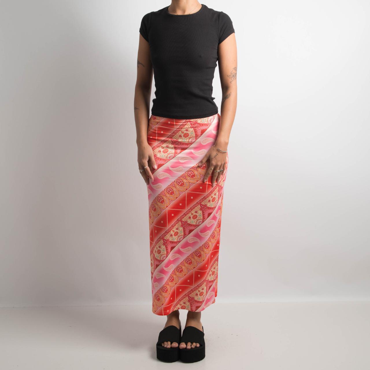 BRIGHT PATTERNED LONGLINE SKIRT