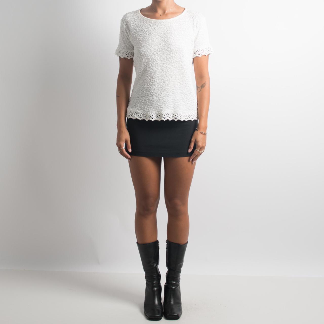 WHITE TEXTURED SHORT SLEEVE TOP