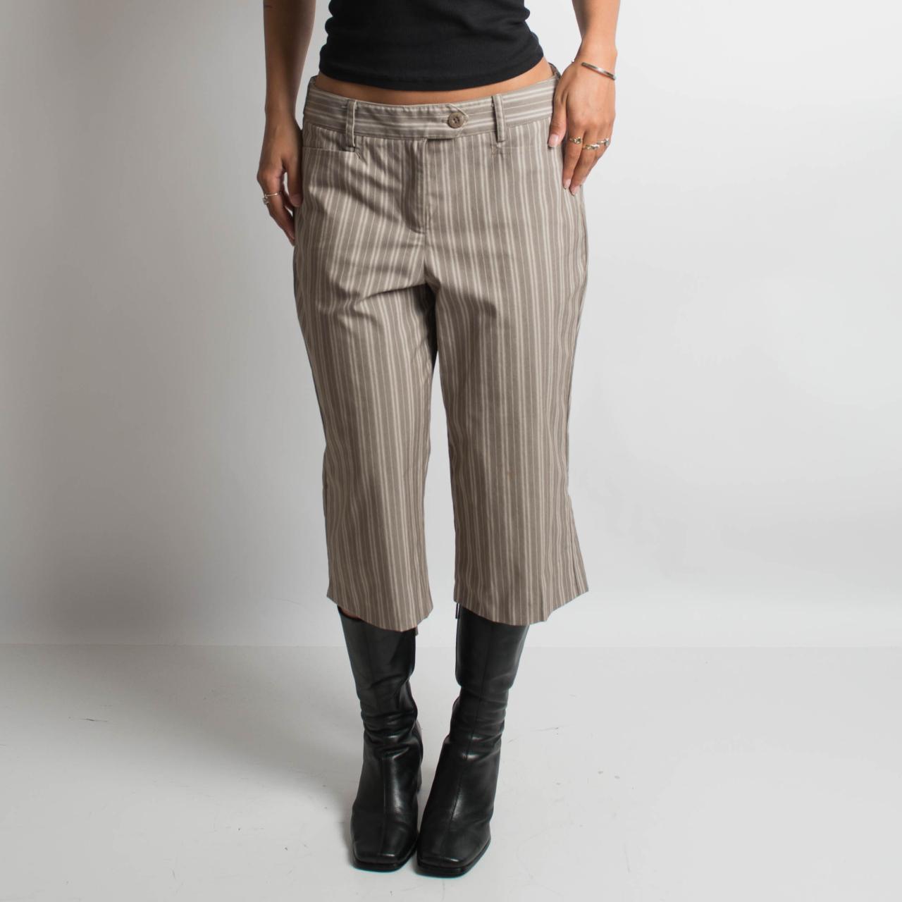 BEIGE STRIPED CAPRI PANTS