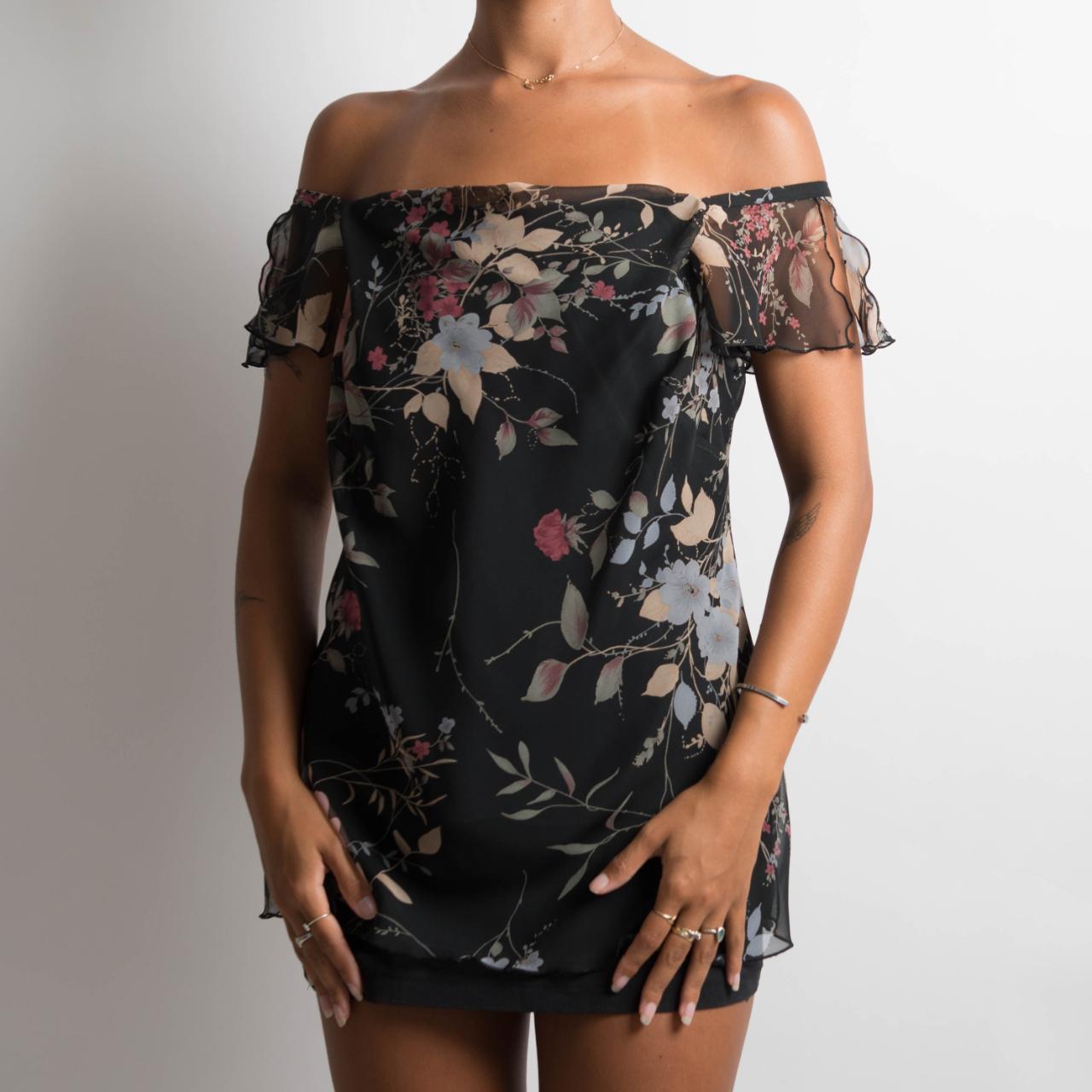 BLACK FLORAL TOP
