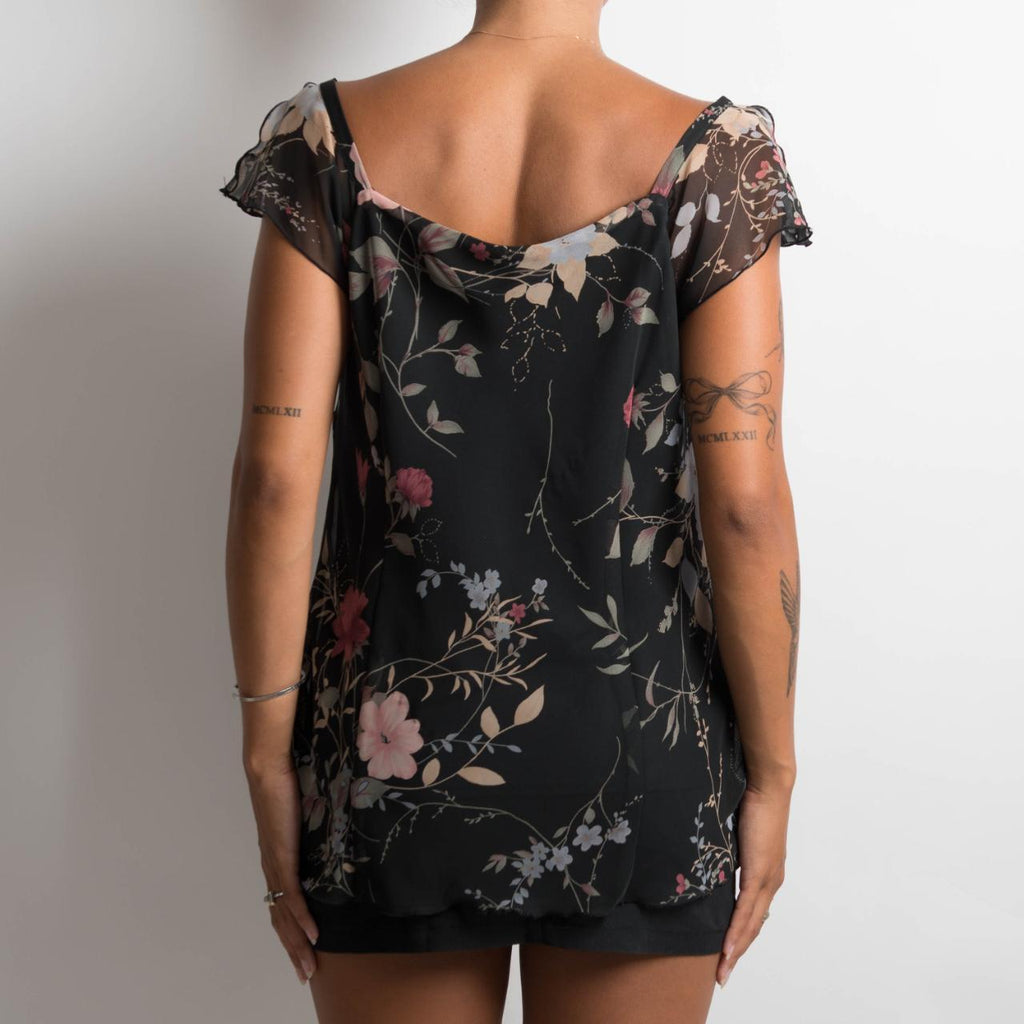 BLACK FLORAL TOP