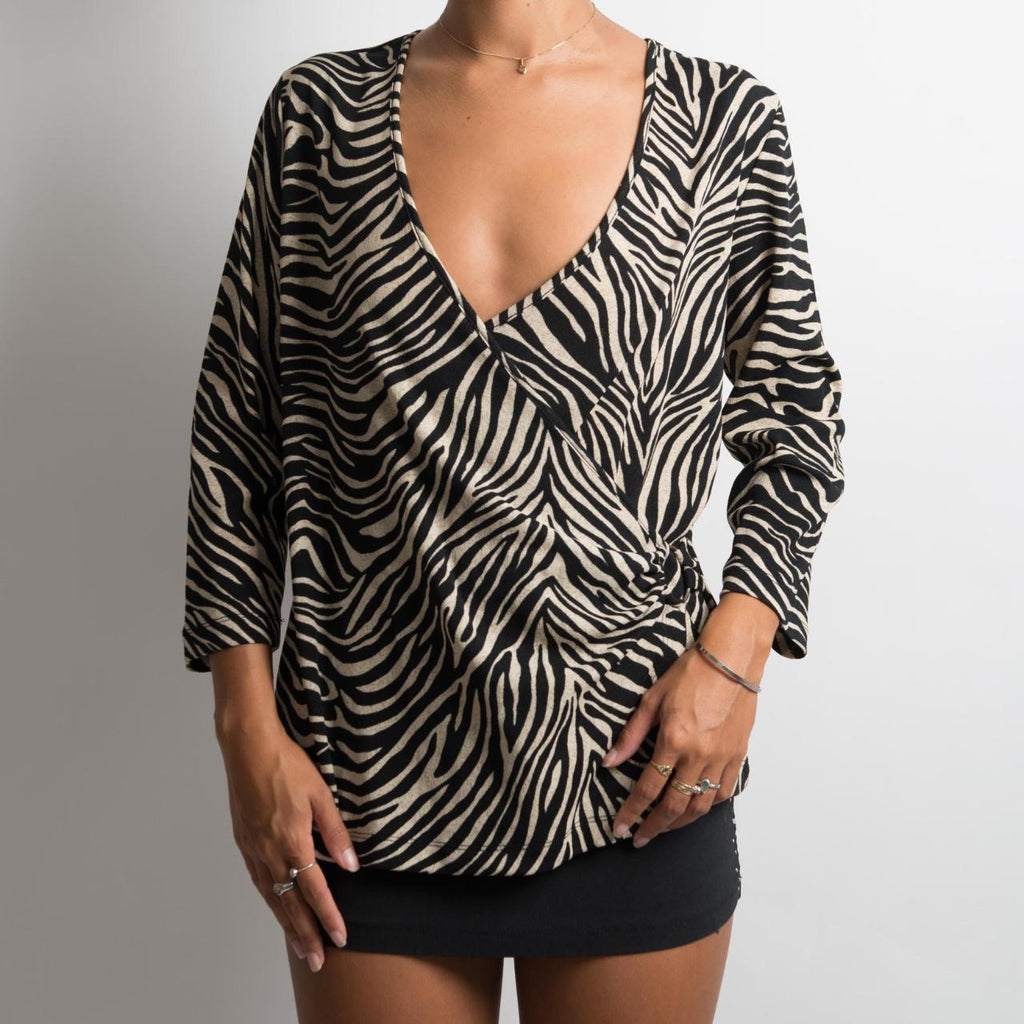 ANIMAL PRINT LONG SLEEVE TOP