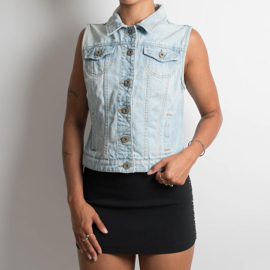 GILET EN DENIM DÉLAVÉ CLAIR