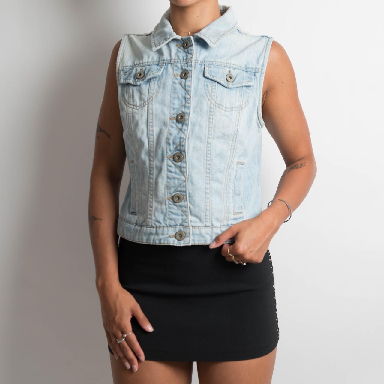 GILET EN DENIM DÉLAVÉ CLAIR