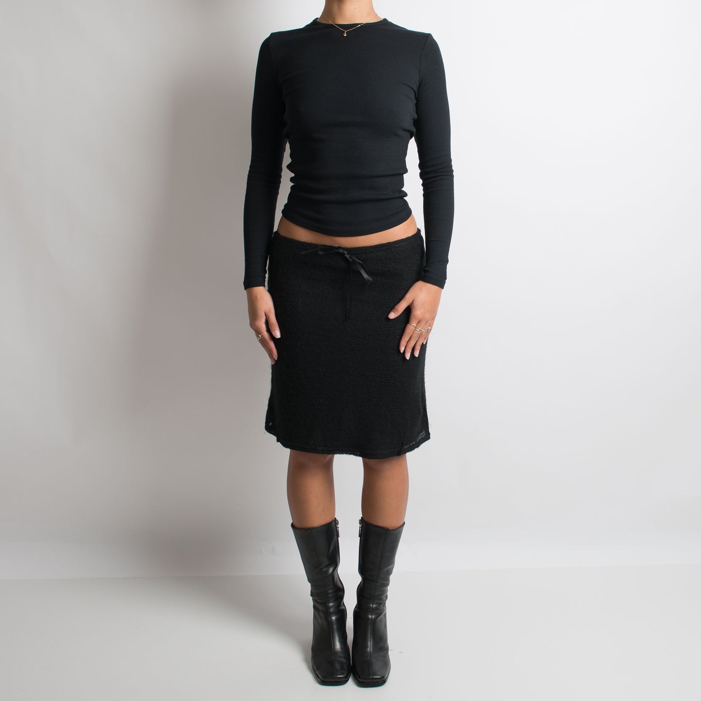 BLACK KNIT SKIRT