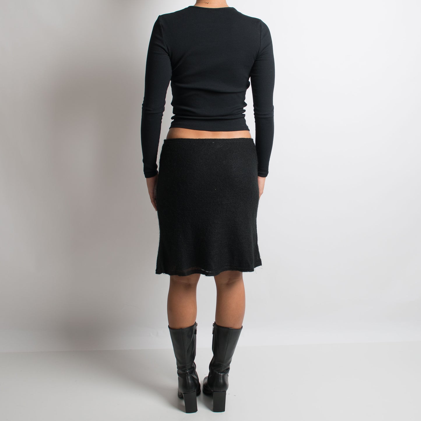 BLACK KNIT SKIRT