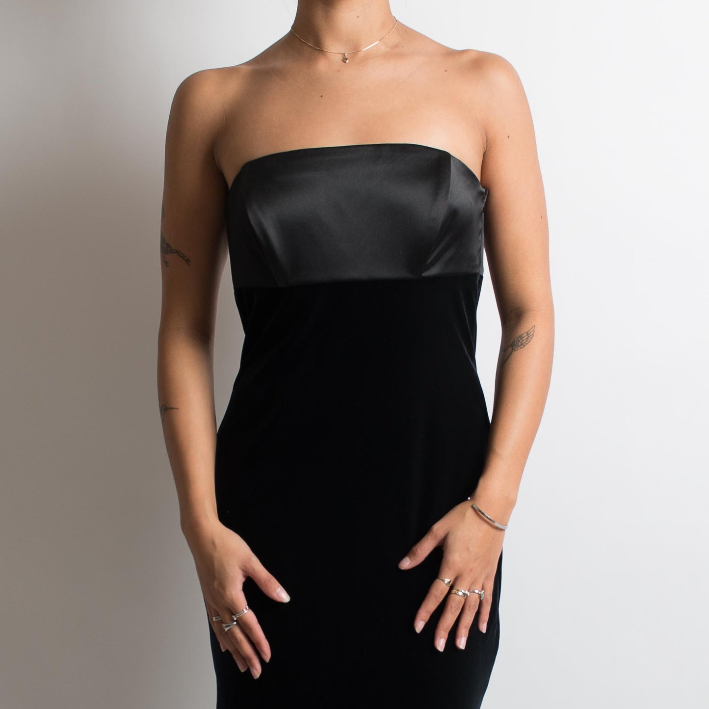 BLACK VELOUR STRAPLESS GOWN