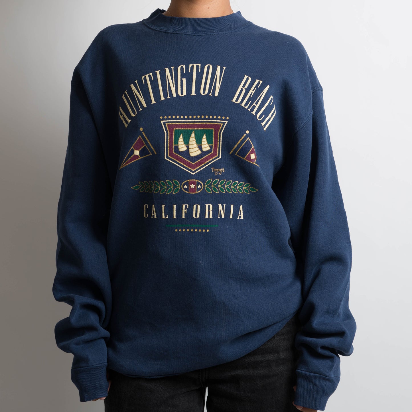 HUNTINGTON BEACH CREWNECK