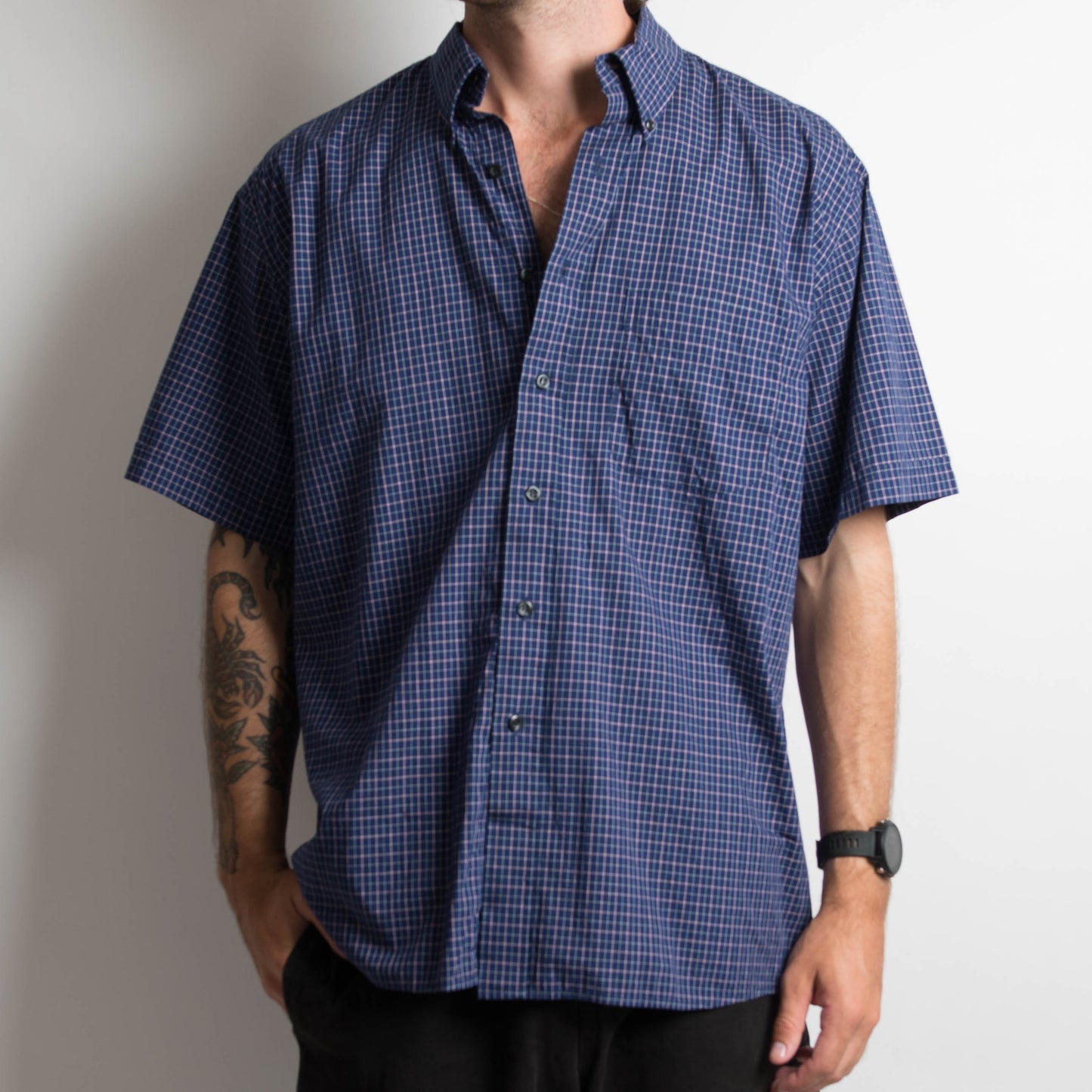 NAVY CHECK BUTTON UP