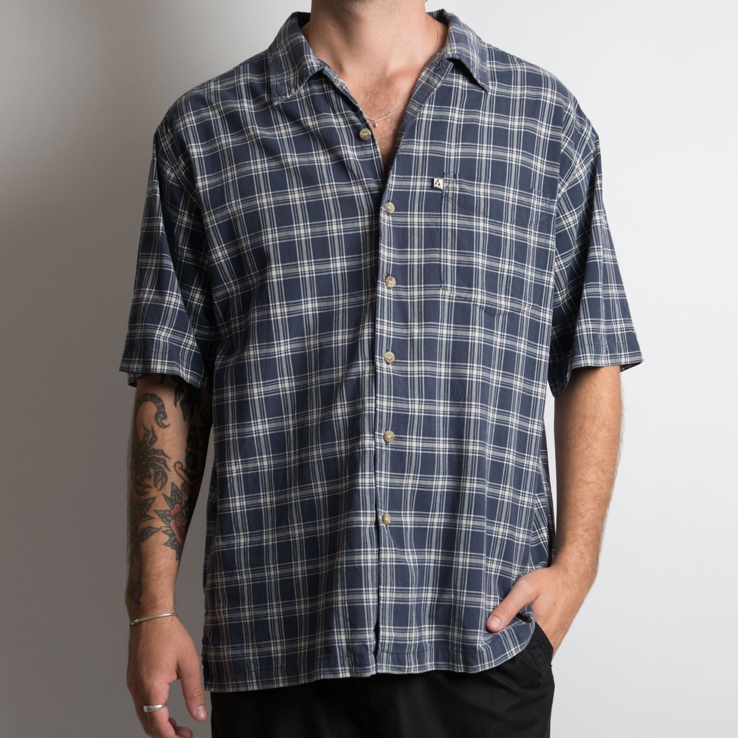 NAVY PLAID BUTTON UP